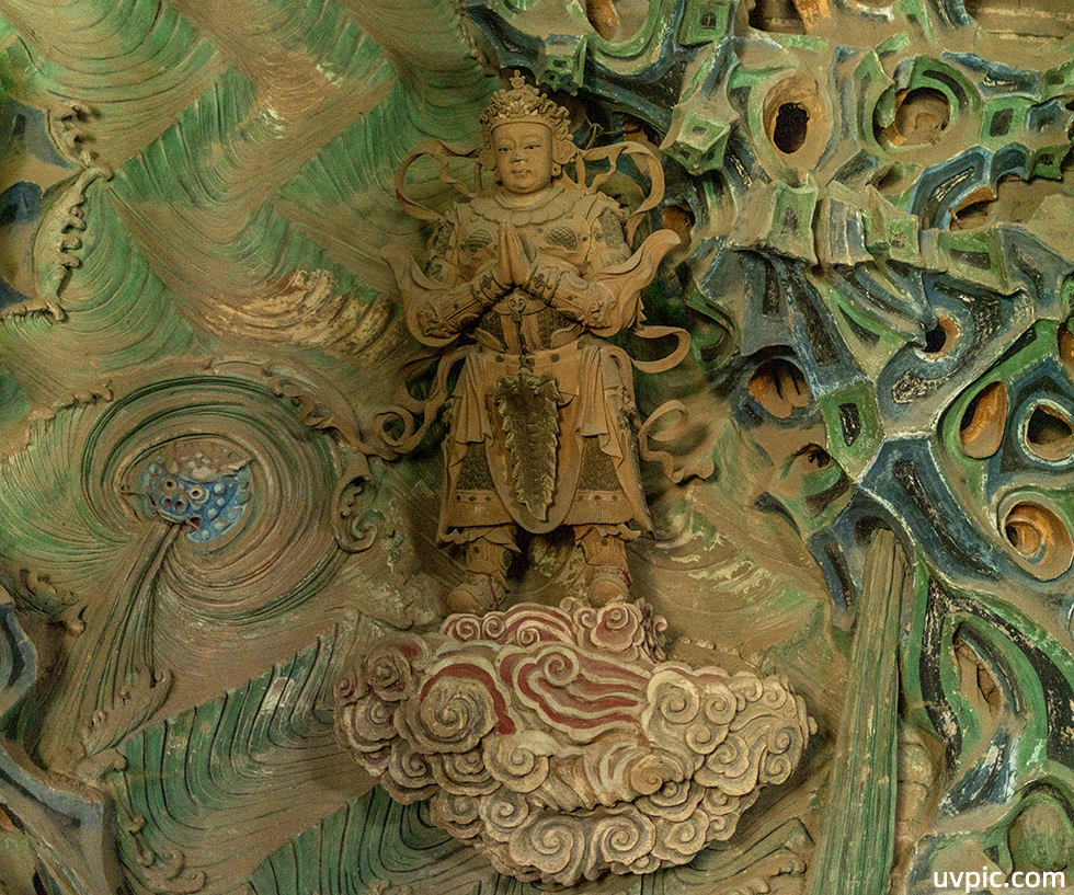 探寻隆兴寺摩尼殿内的倒坐观音