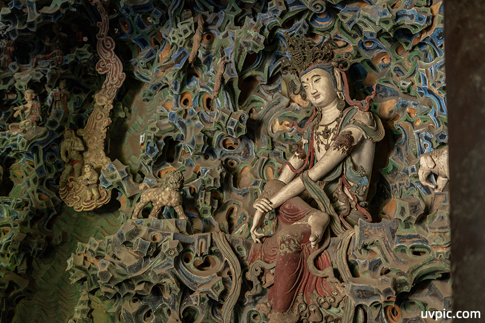 探寻隆兴寺摩尼殿内的倒坐观音