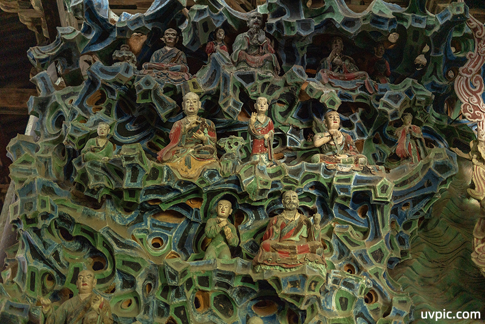 探寻隆兴寺摩尼殿内的倒坐观音