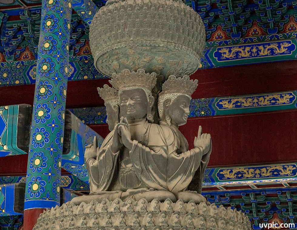 隆兴寺铜铸毗卢佛像